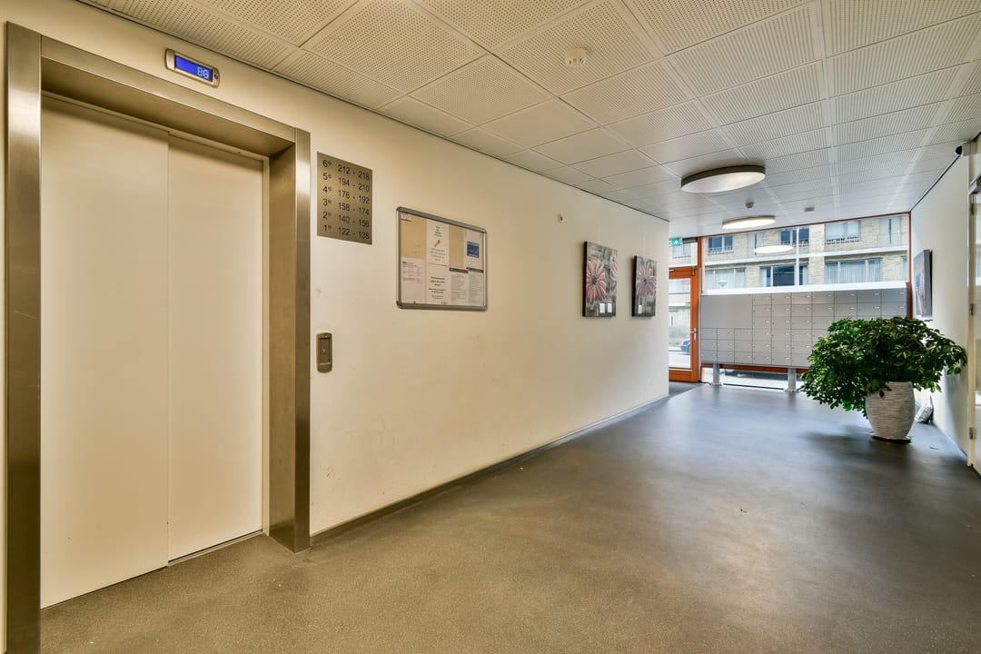 Photo 22 of Derkinderenstraat 134