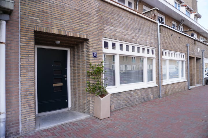 Tussenwoning te koop: Stationsplein 19, Zandvoort