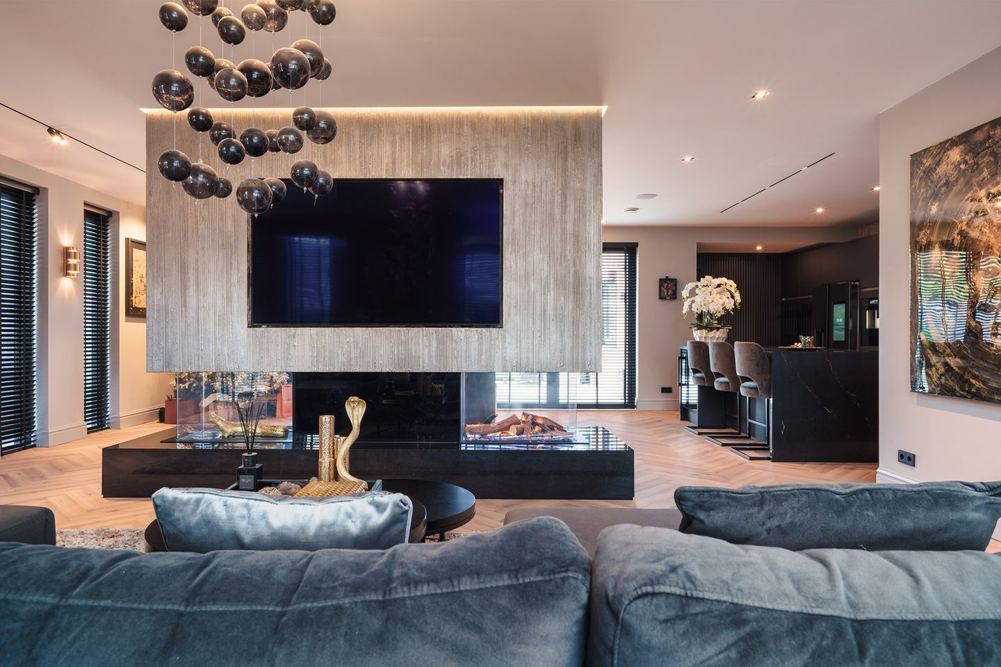 High-End Turn-Key Villa with Swimming Pool, Poolhouse and Private Bar — 20