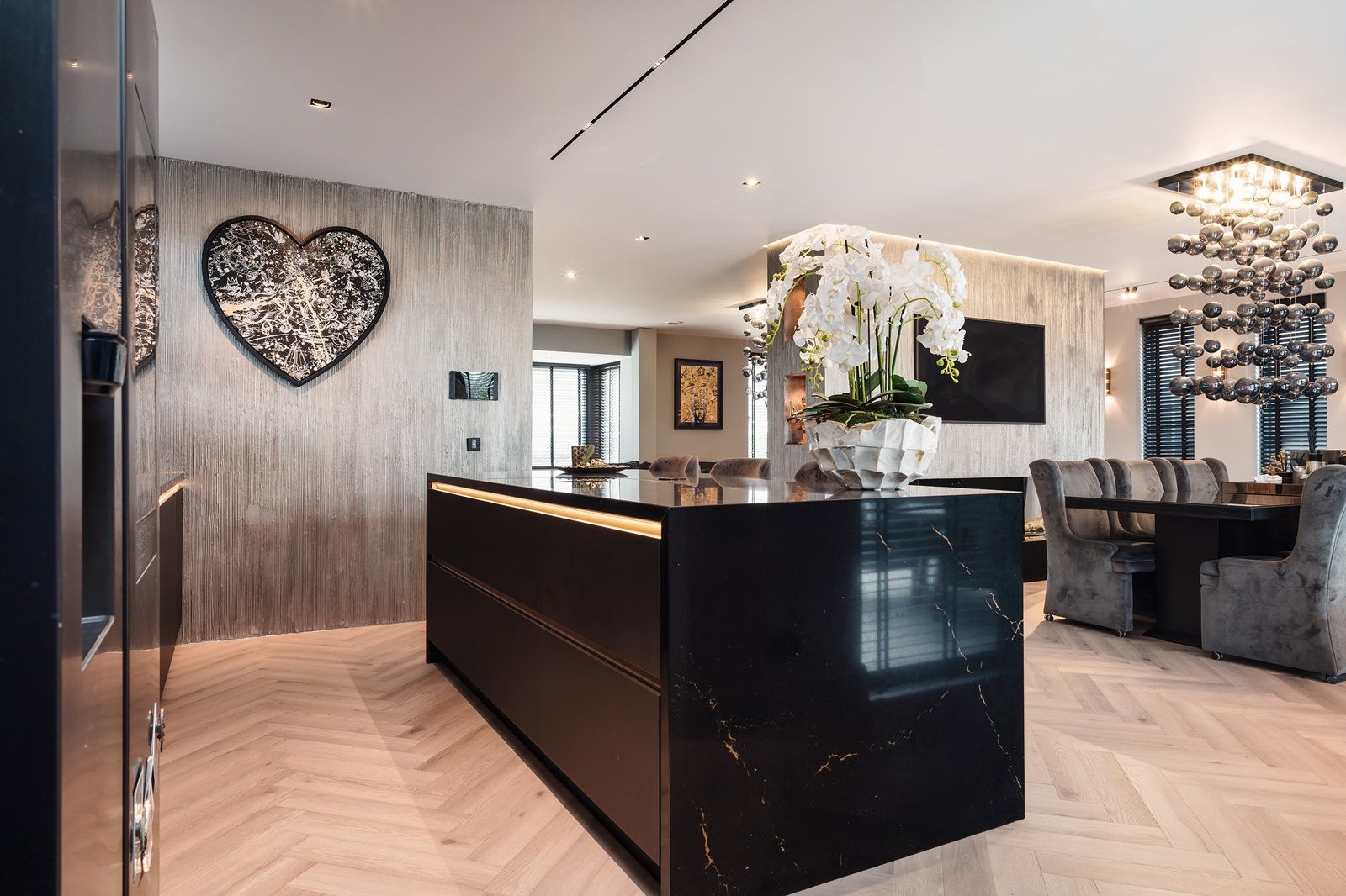 High-End Turn-Key Villa with Swimming Pool, Poolhouse and Private Bar — 27