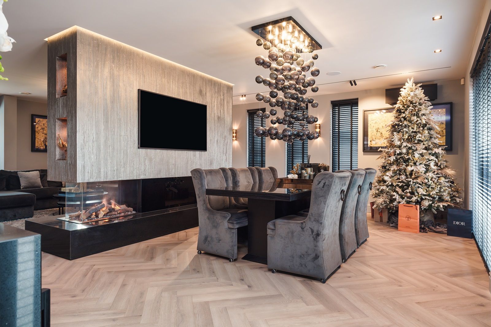 High-End Turn-Key Villa with Swimming Pool, Poolhouse and Private Bar — 36