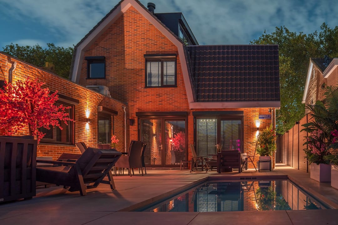 High-End Turn-Key Villa with Swimming Pool, Poolhouse and Private Bar — 62