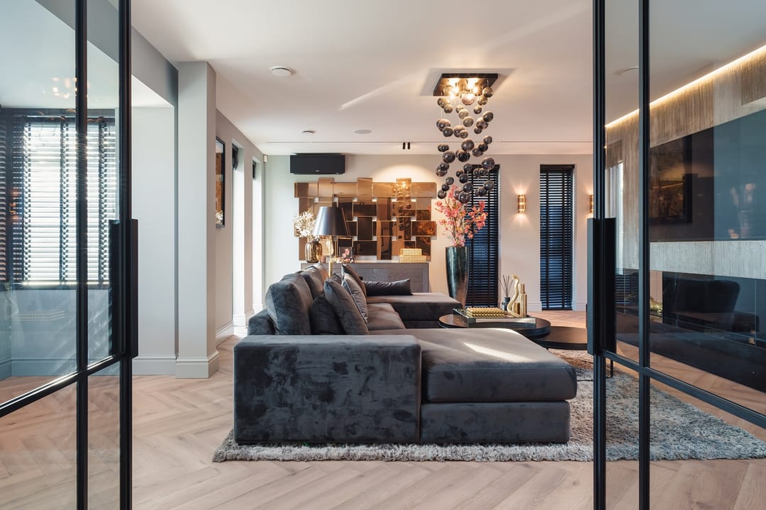 High-End Turn-Key Villa with Swimming Pool, Poolhouse and Private Bar — 37