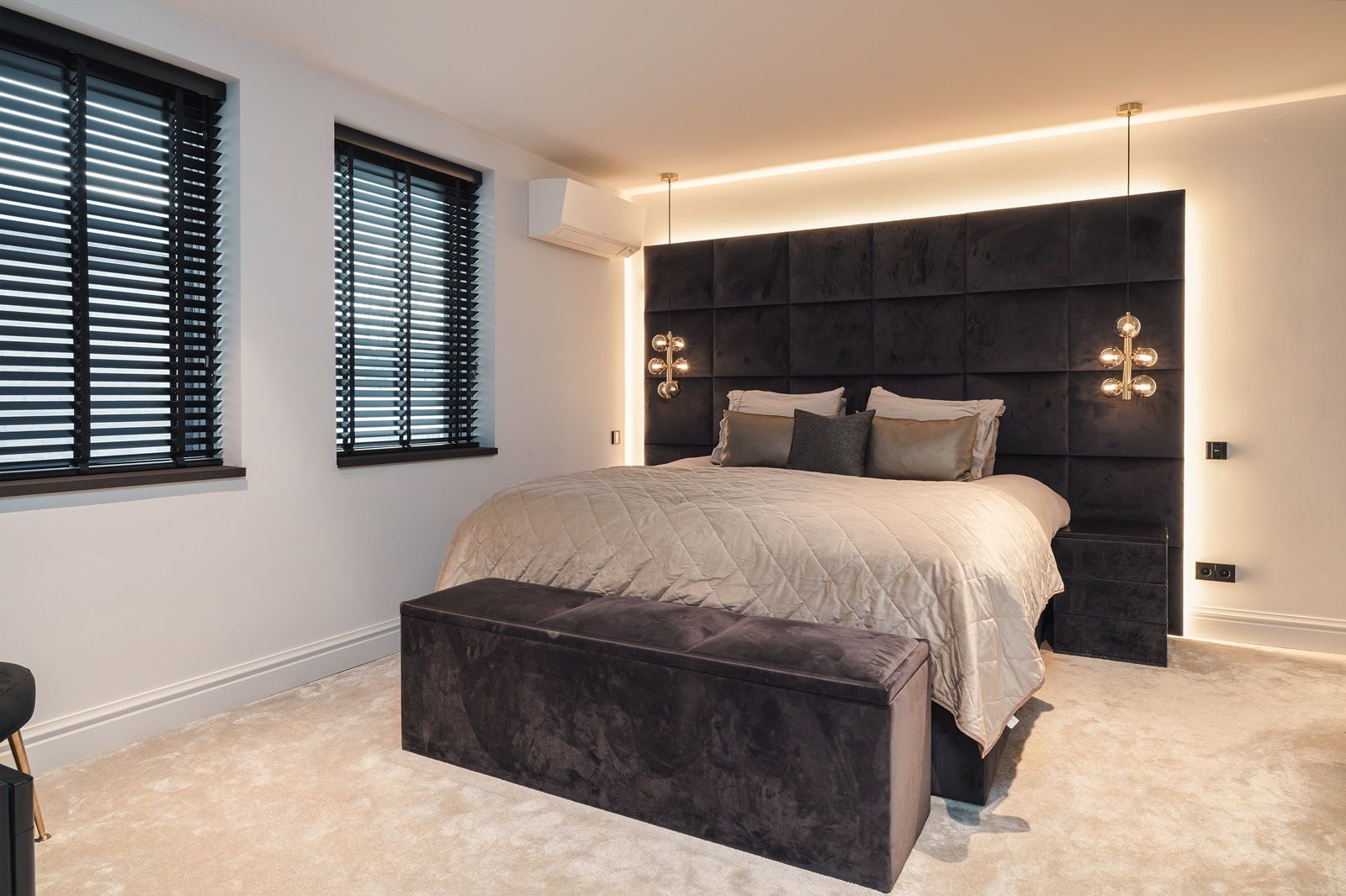 High-End Turn-Key Villa with Swimming Pool, Poolhouse and Private Bar — 42
