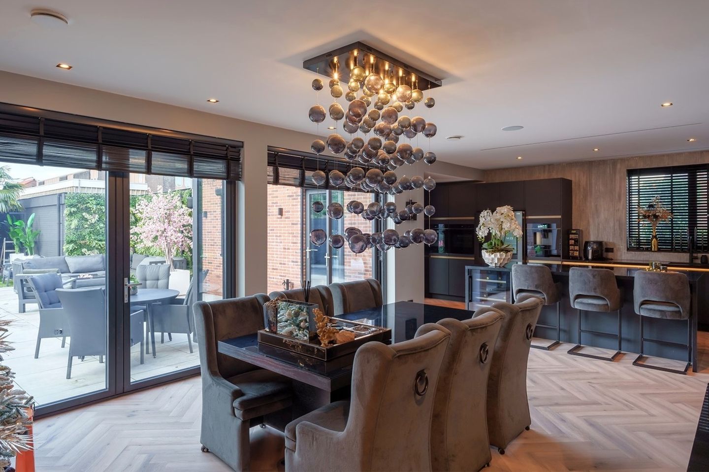 High-End Turn-Key Villa with Swimming Pool, Poolhouse and Private Bar — 35