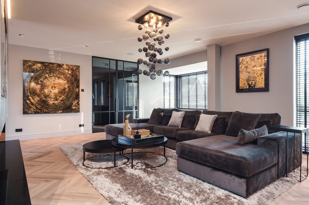 High-End Turn-Key Villa with Swimming Pool, Poolhouse and Private Bar — 17