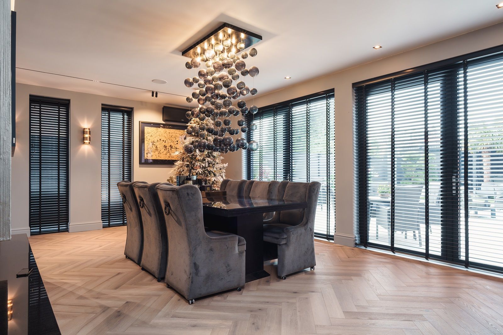 High-End Turn-Key Villa with Swimming Pool, Poolhouse and Private Bar — 33