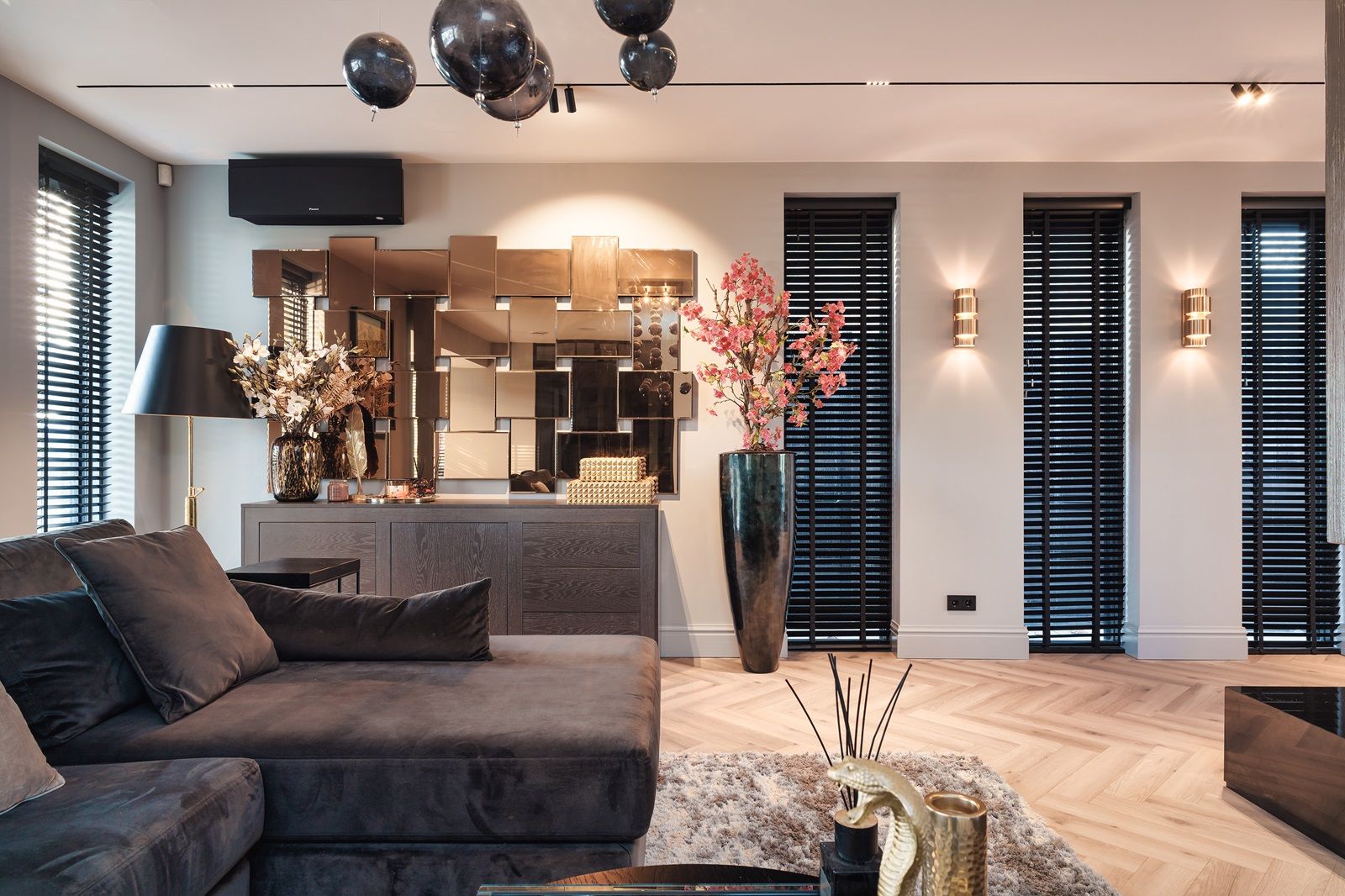 High-End Turn-Key Villa with Swimming Pool, Poolhouse and Private Bar — 21