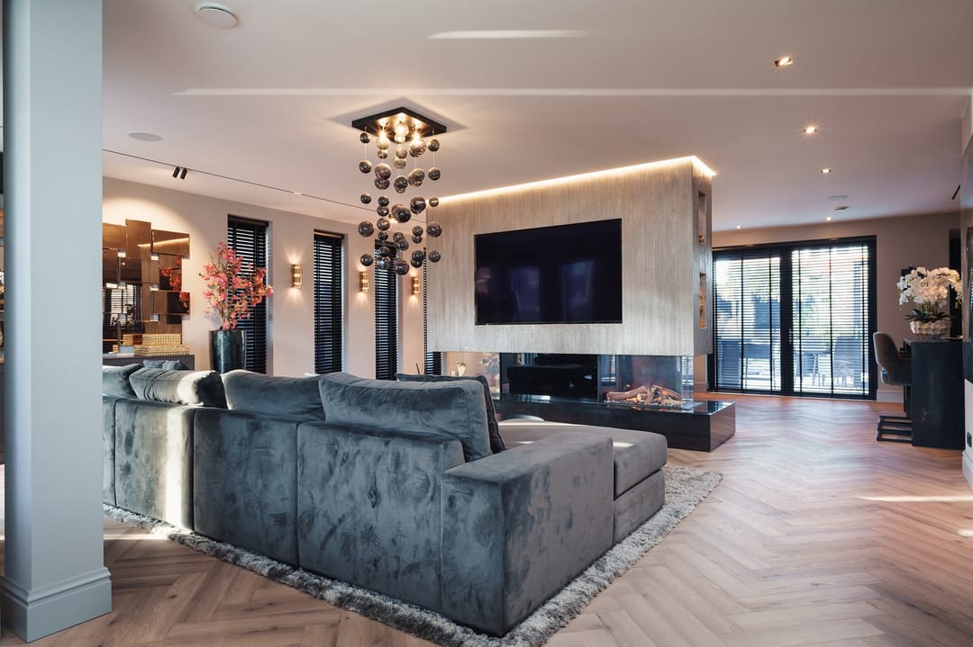 High-End Turn-Key Villa with Swimming Pool, Poolhouse and Private Bar — 23