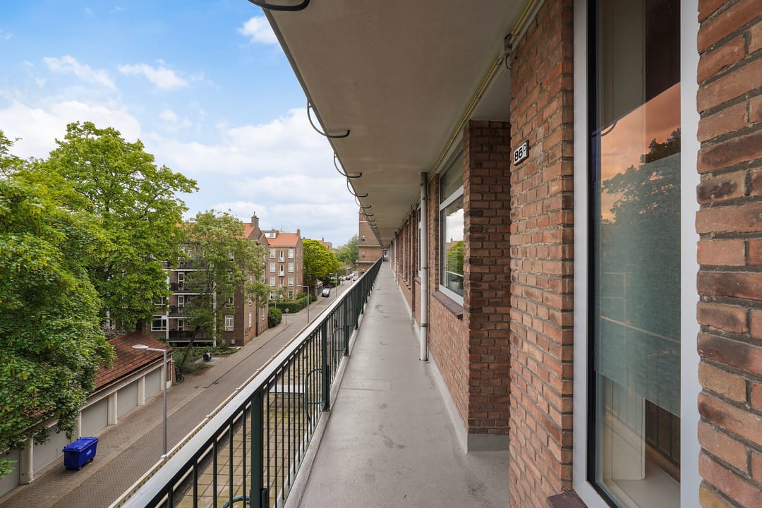 Bright Apartment with South-Facing Balcony in Central Rotterdam — 13