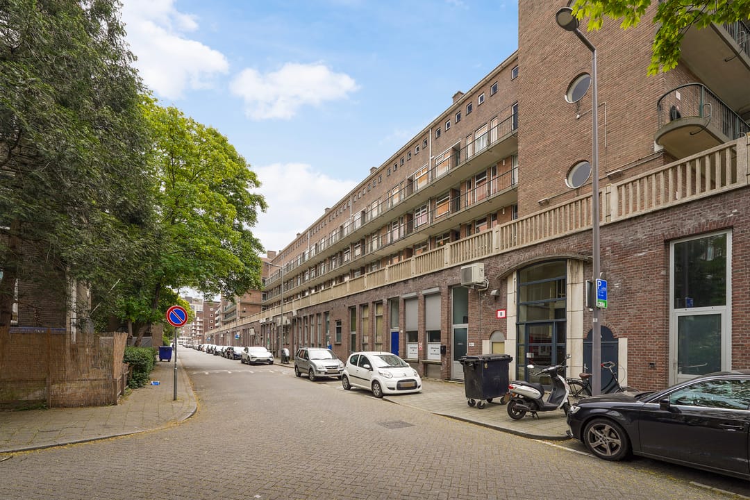 Bright Apartment with South-Facing Balcony in Central Rotterdam — 7