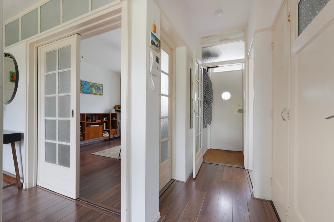 Bright Apartment with South-Facing Balcony in Central Rotterdam — 17