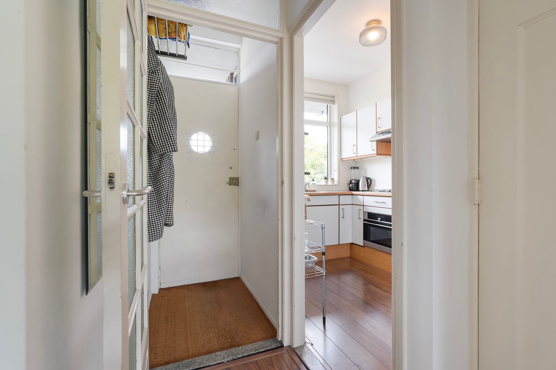 Bright Apartment with South-Facing Balcony in Central Rotterdam — 15