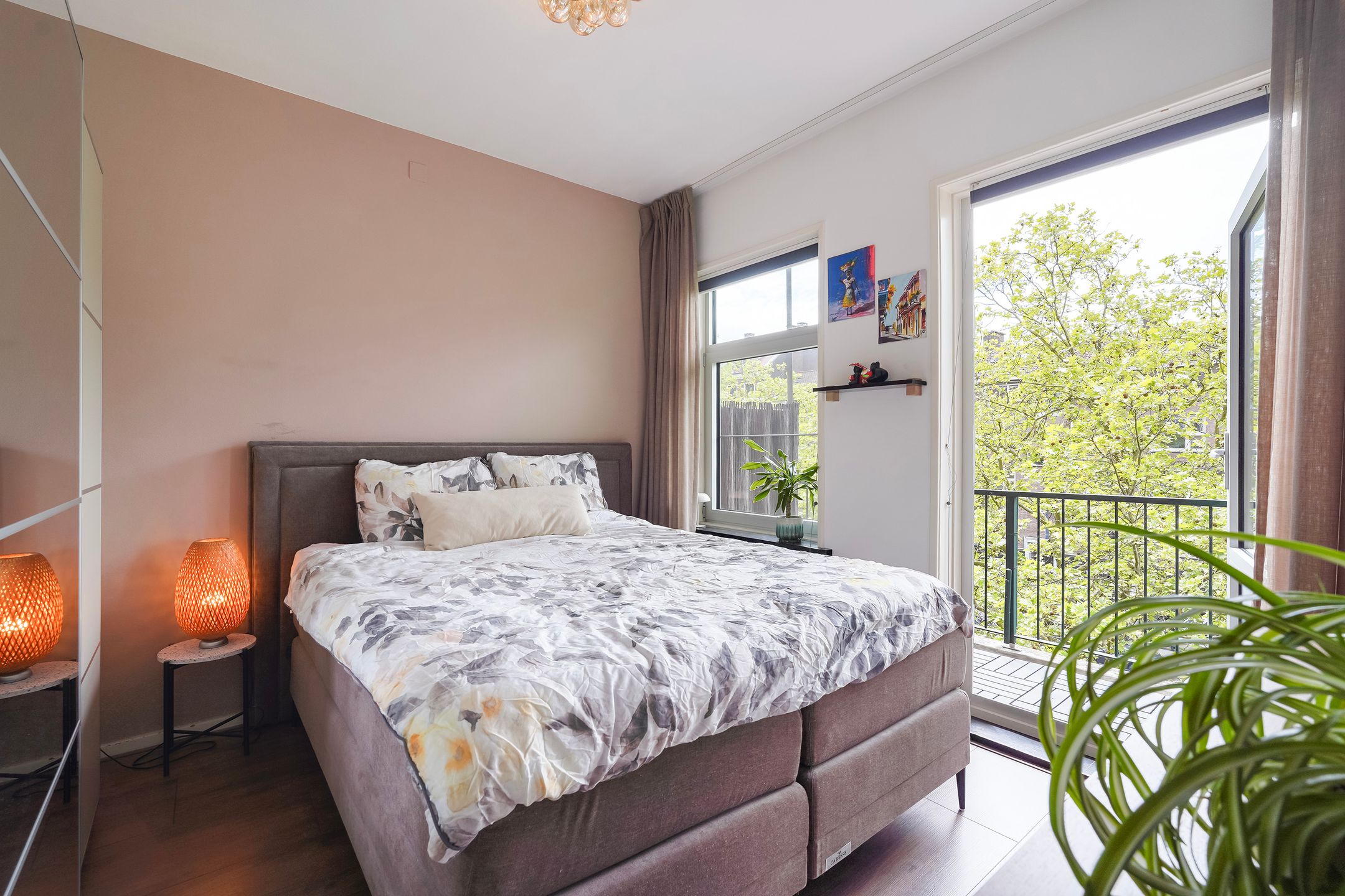 Bright Apartment with South-Facing Balcony in Central Rotterdam — 36