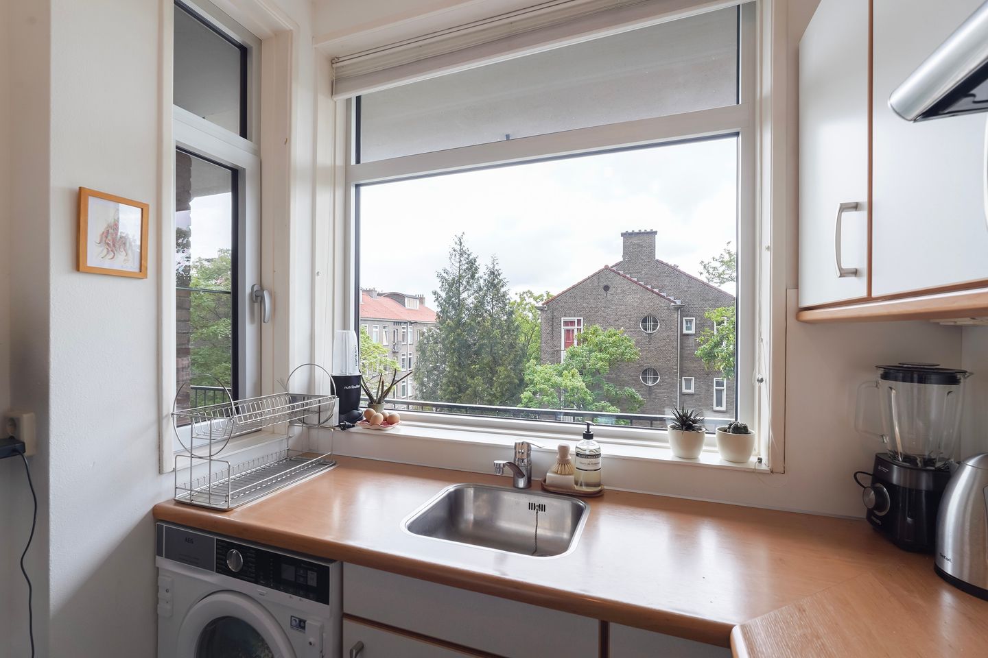 Bright Apartment with South-Facing Balcony in Central Rotterdam — 34