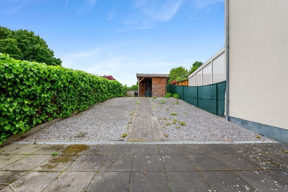 Well-maintained terraced home with 3 bedrooms, garage and garden in Riemst — 30