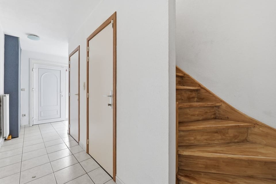 Well-maintained terraced home with 3 bedrooms, garage and garden in Riemst — 12