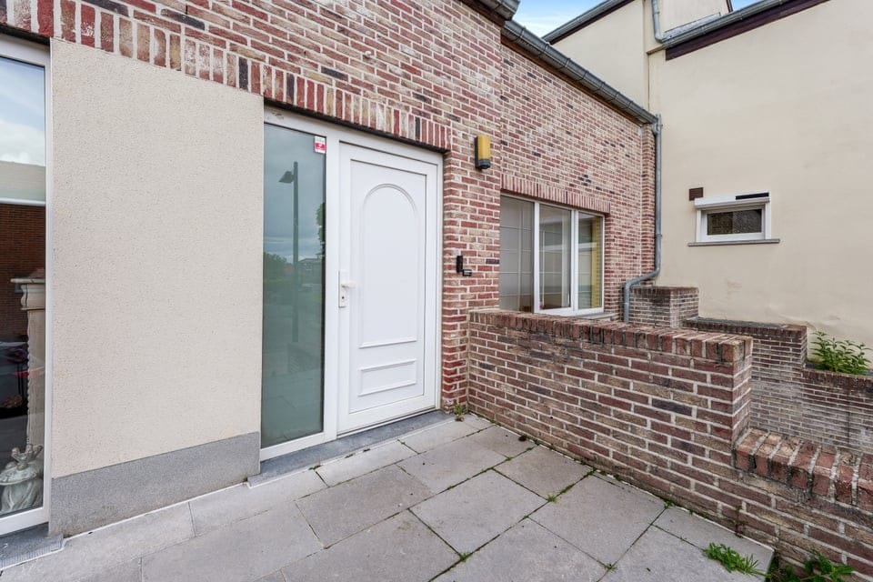 Well-maintained terraced home with 3 bedrooms, garage and garden in Riemst — 9