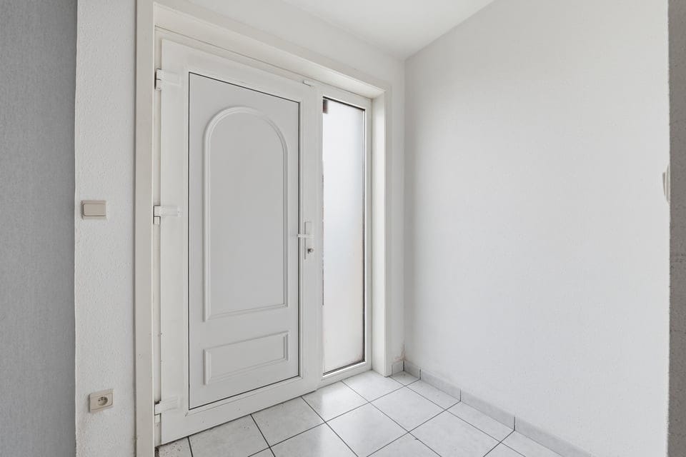 Well-maintained terraced home with 3 bedrooms, garage and garden in Riemst — 11