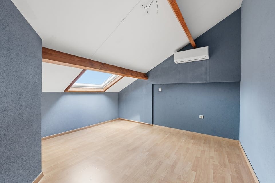 Well-maintained terraced home with 3 bedrooms, garage and garden in Riemst — 21