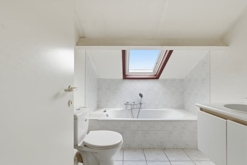 Well-maintained terraced home with 3 bedrooms, garage and garden in Riemst — 24