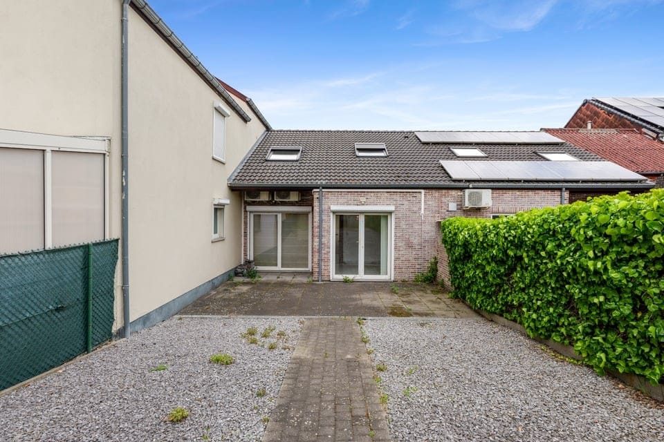 Well-maintained terraced home with 3 bedrooms, garage and garden in Riemst — 29