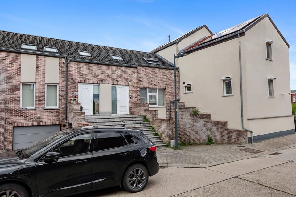 Well-maintained terraced home with 3 bedrooms, garage and garden in Riemst — 7