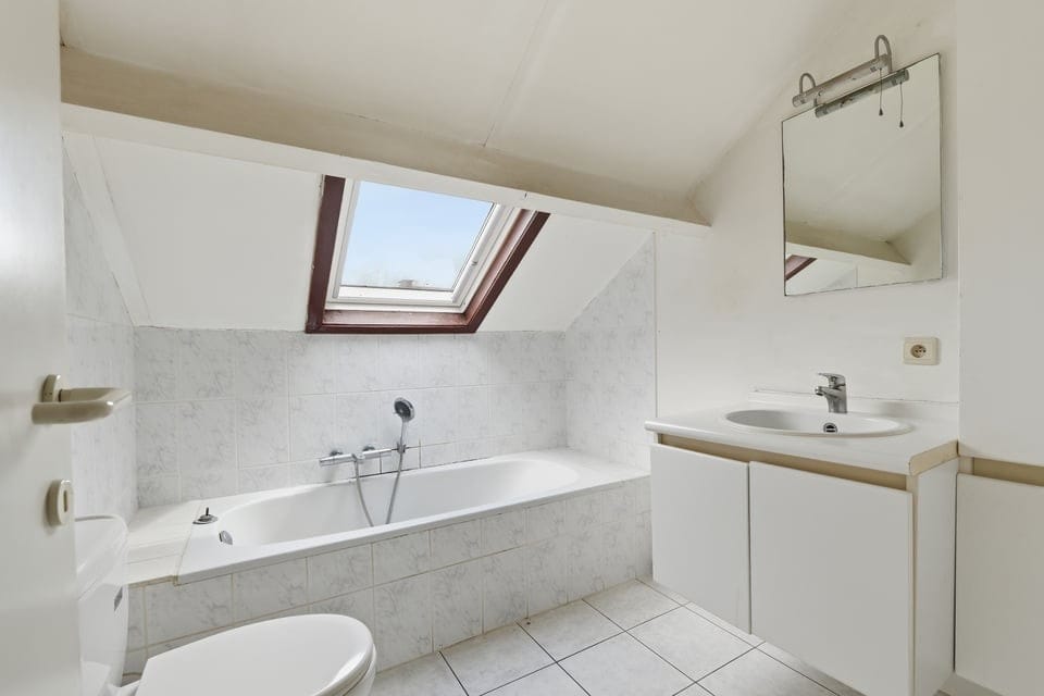 Well-maintained terraced home with 3 bedrooms, garage and garden in Riemst — 23