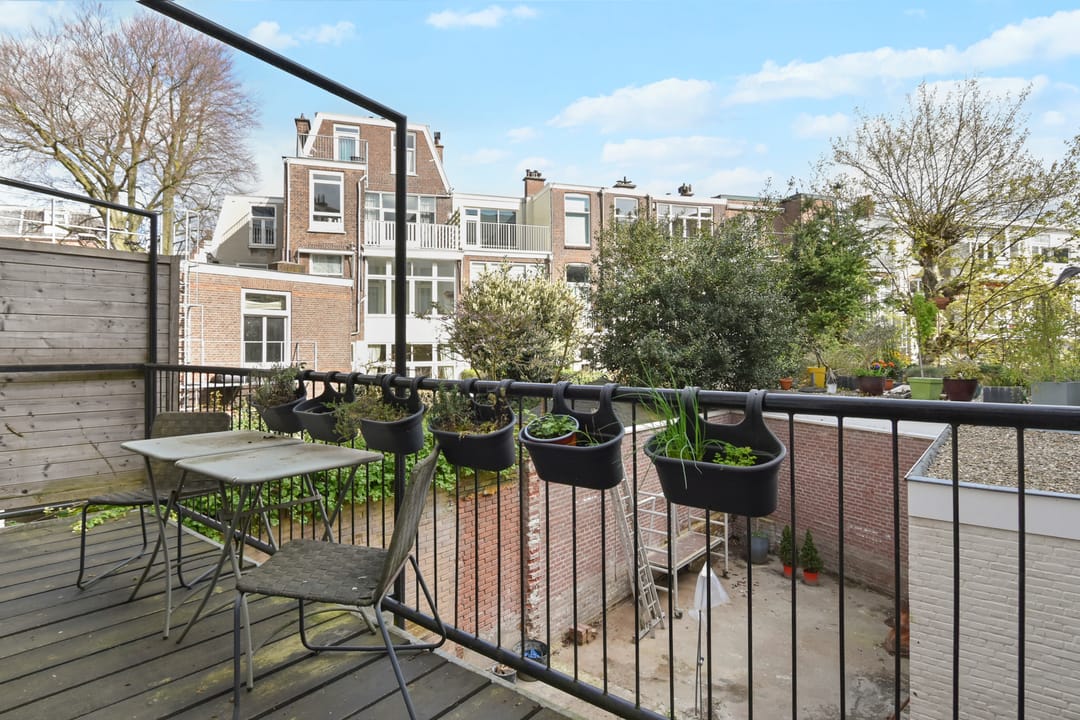 Exceptional 5-story townhouse in prestigious Duinoord with rental income potential — 23