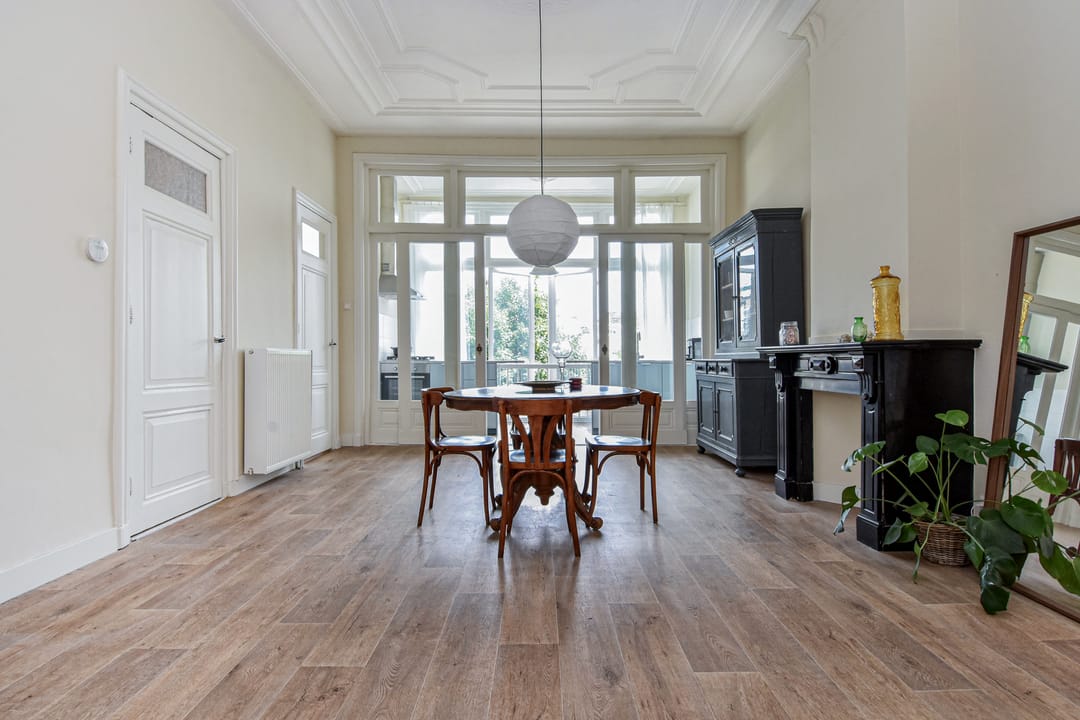 Exceptional 5-story townhouse in prestigious Duinoord with rental income potential — 52
