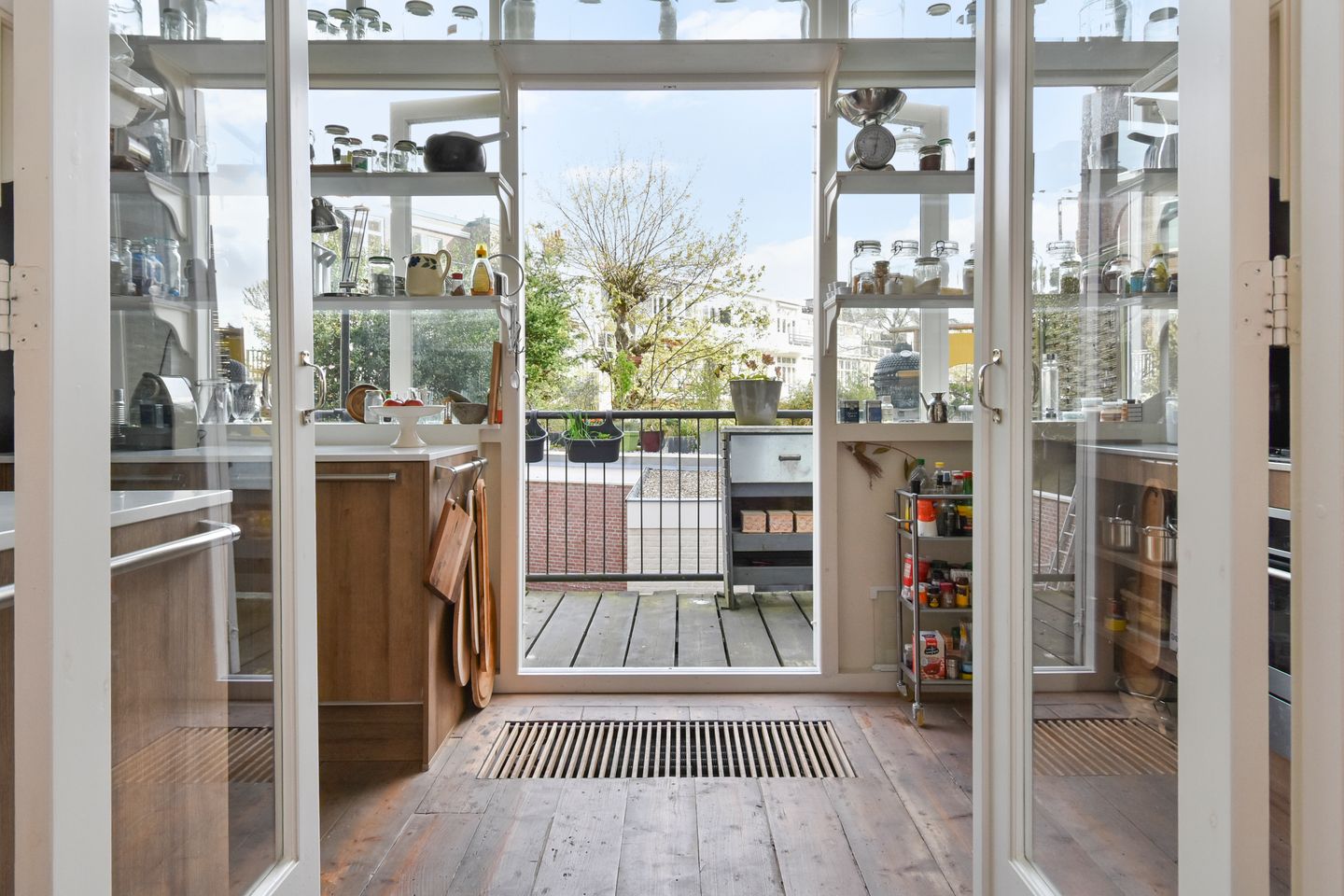 Exceptional 5-story townhouse in prestigious Duinoord with rental income potential — 19