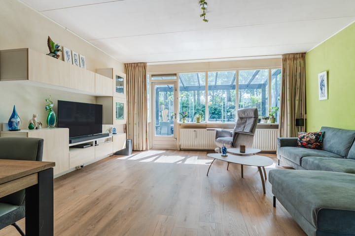 Tussenwoning te koop: Vronen 68, Nieuw-Vennep