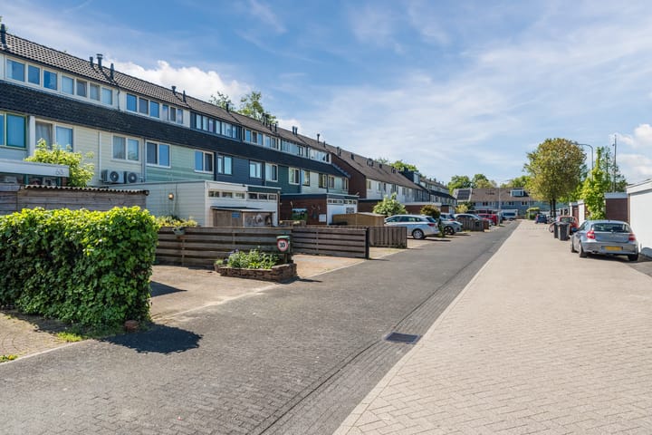 Tussenwoning te koop: Vronen 68, Nieuw-Vennep