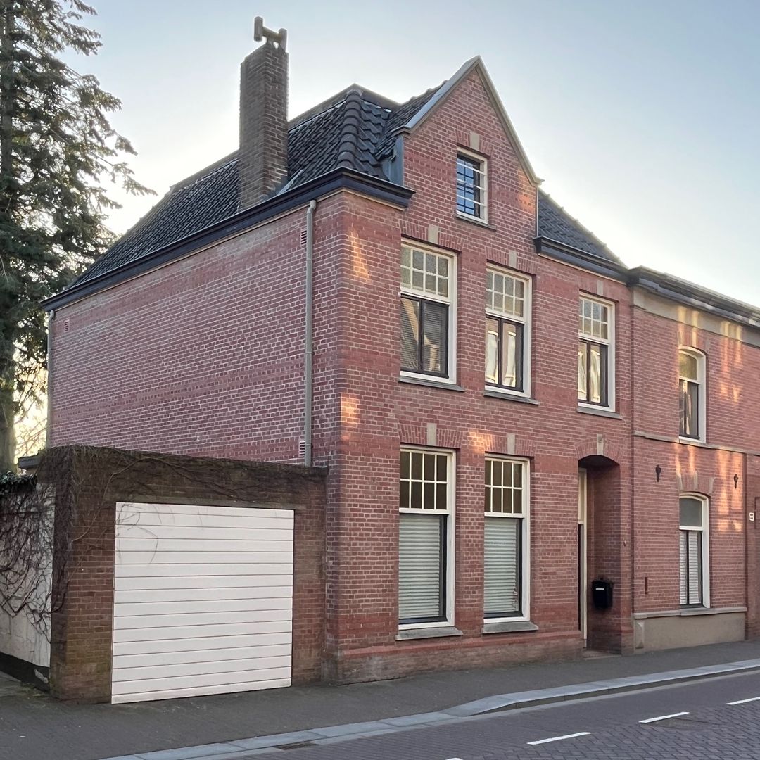 Photo 1 of Burgemeester Wijnenstraat 9
