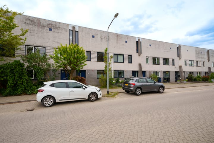 Tussenwoning te koop: Edelhertweg 93, Almere