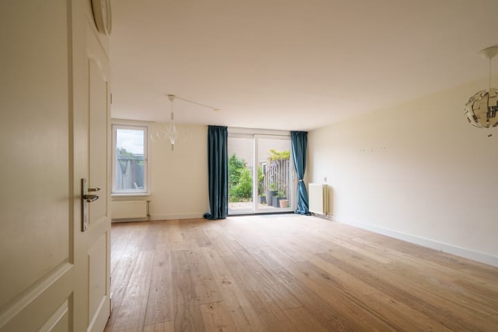 Tussenwoning te koop: Edelhertweg 93, Almere