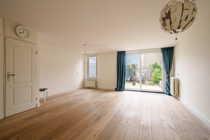 Tussenwoning te koop: Edelhertweg 93, Almere