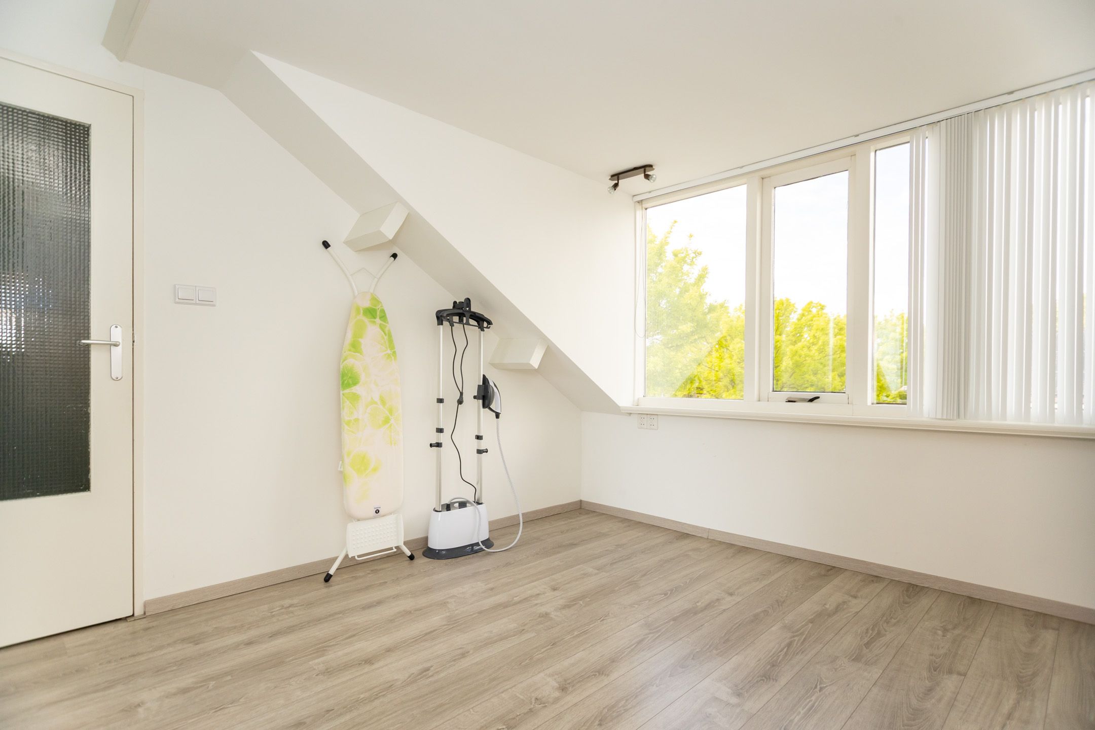 Fully renovated corner house with five bedrooms and energy label A near Hoorn — 42