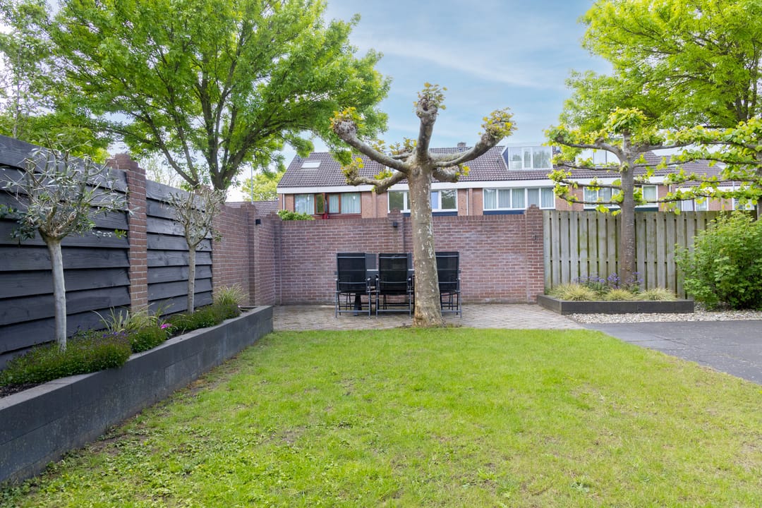 Fully renovated corner house with five bedrooms and energy label A near Hoorn — 47