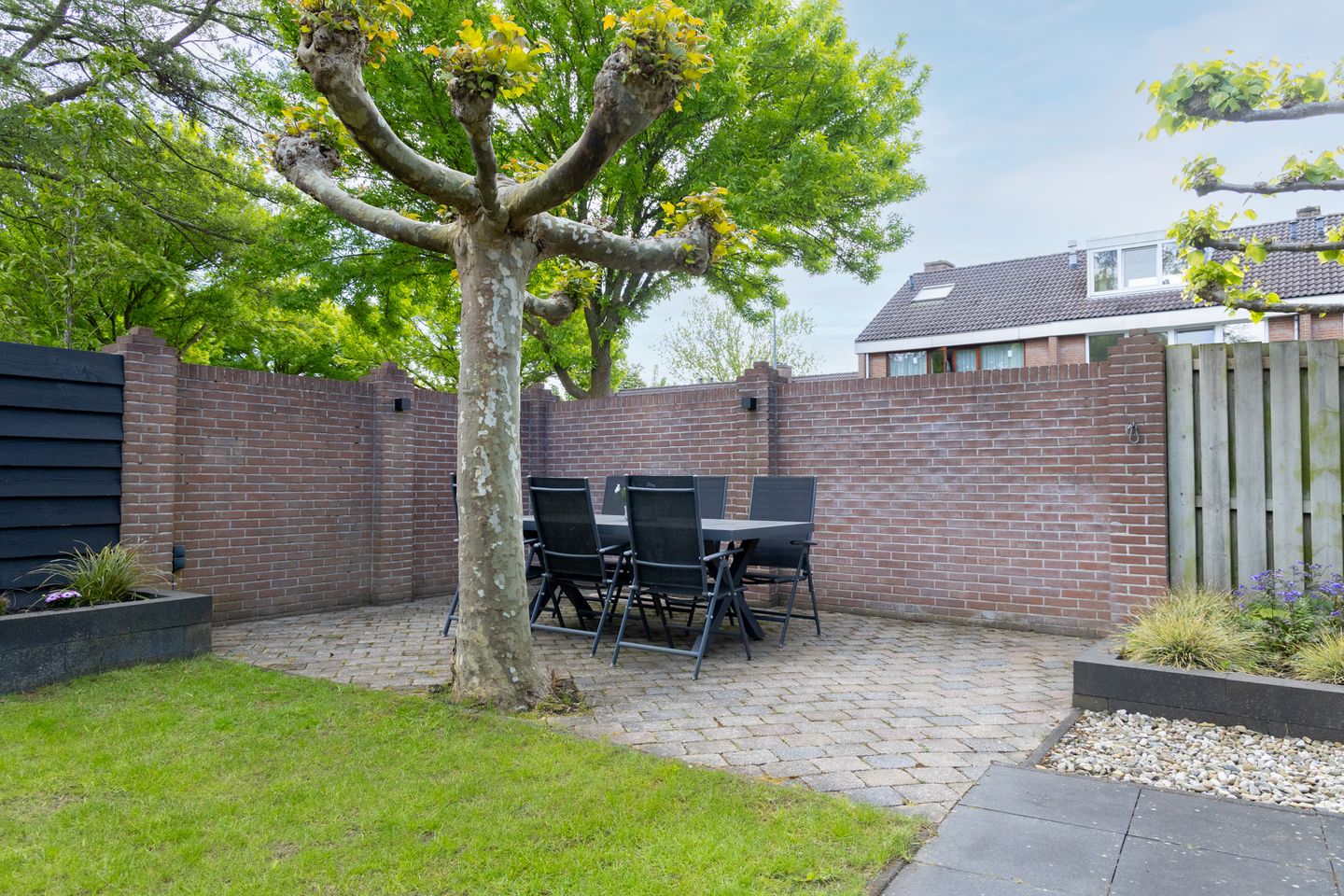 Fully renovated corner house with five bedrooms and energy label A near Hoorn — 50