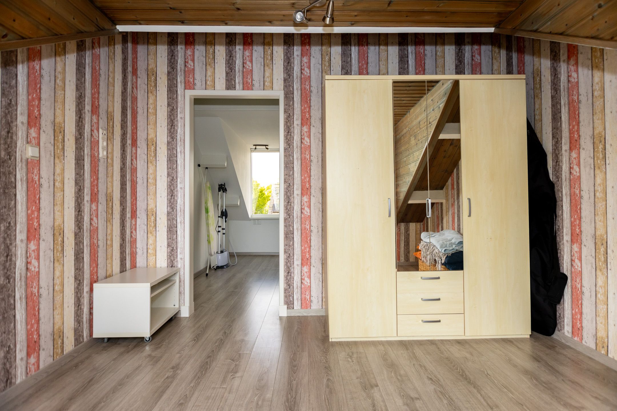 Fully renovated corner house with five bedrooms and energy label A near Hoorn — 45