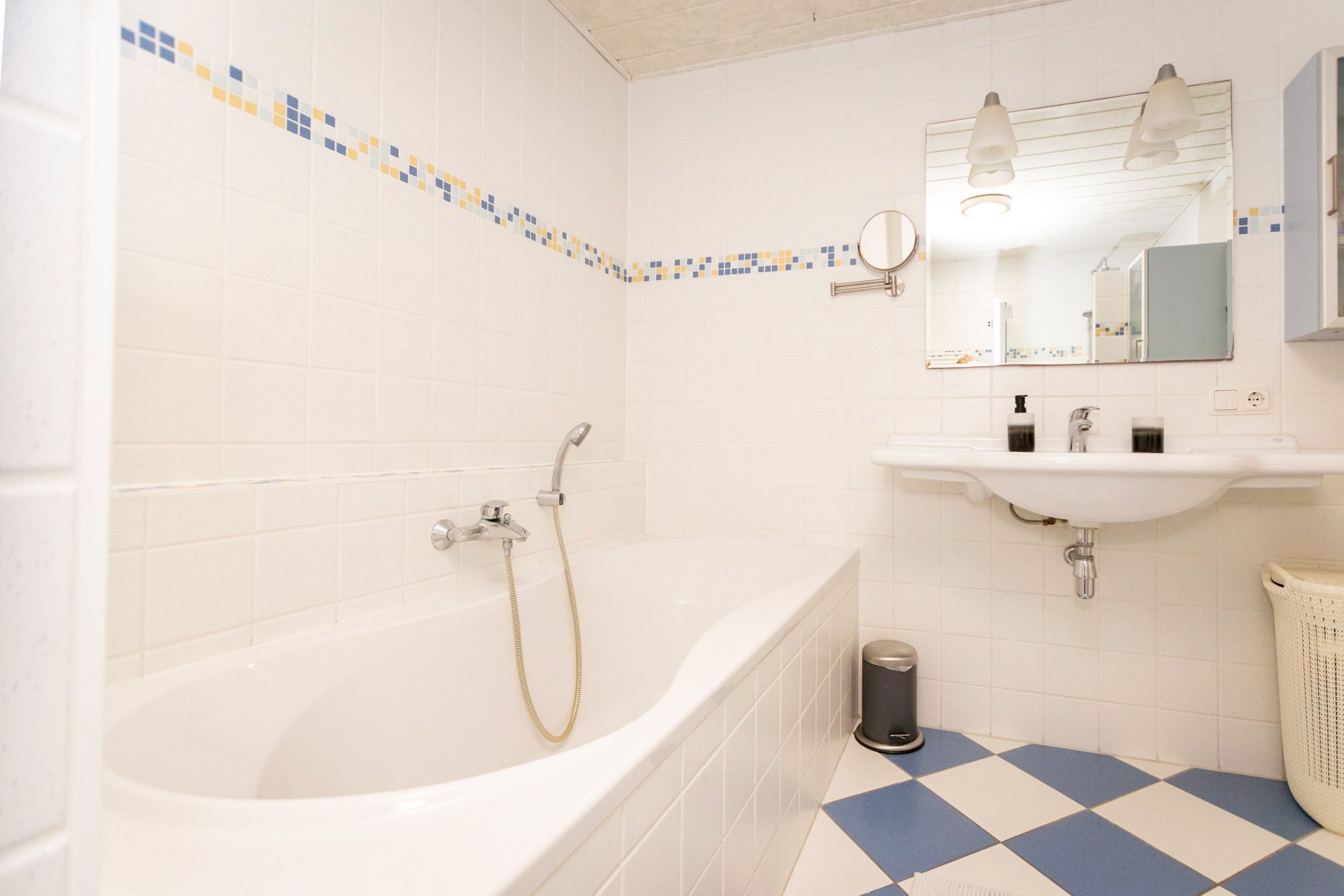 Fully renovated corner house with five bedrooms and energy label A near Hoorn — 39
