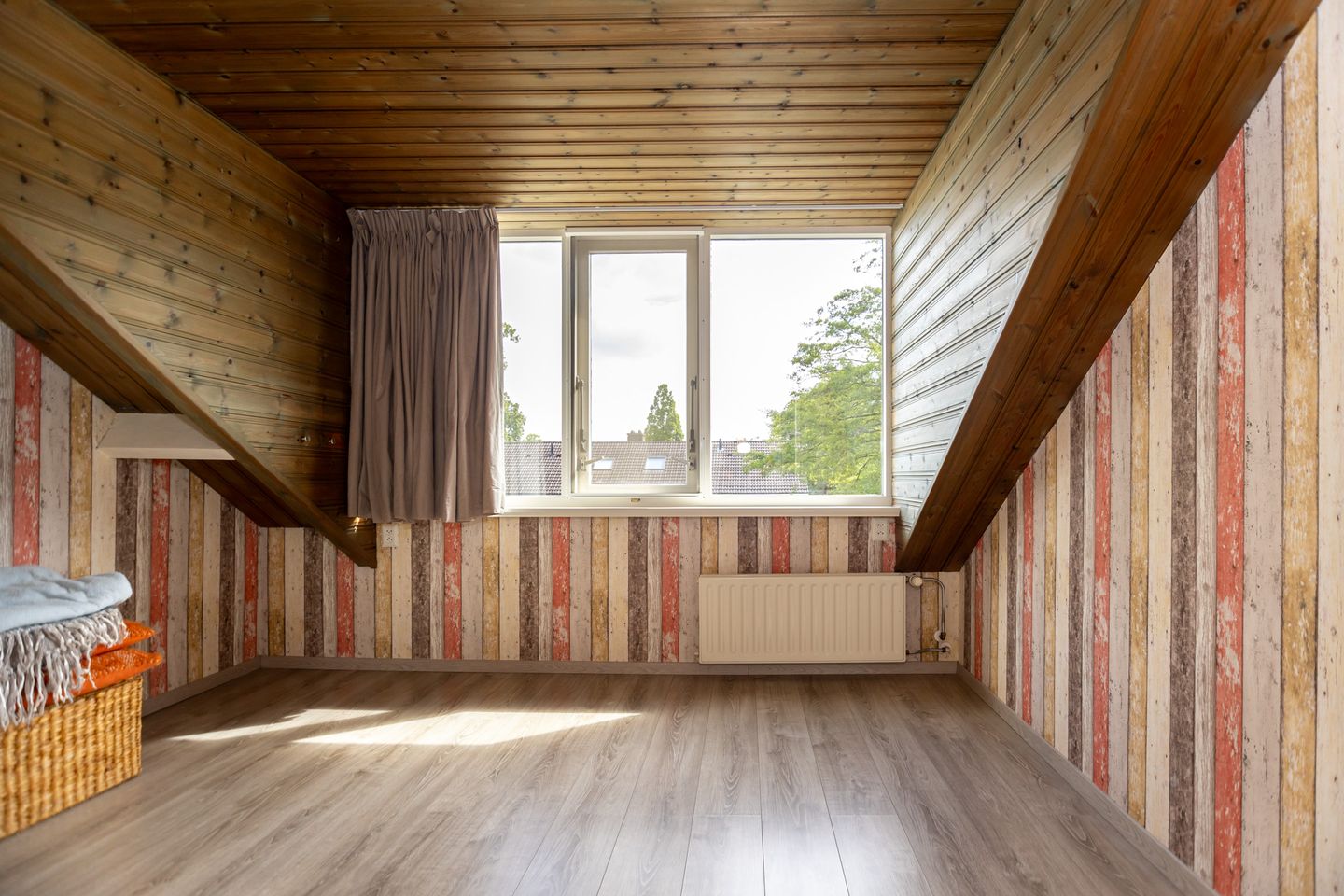 Fully renovated corner house with five bedrooms and energy label A near Hoorn — 44