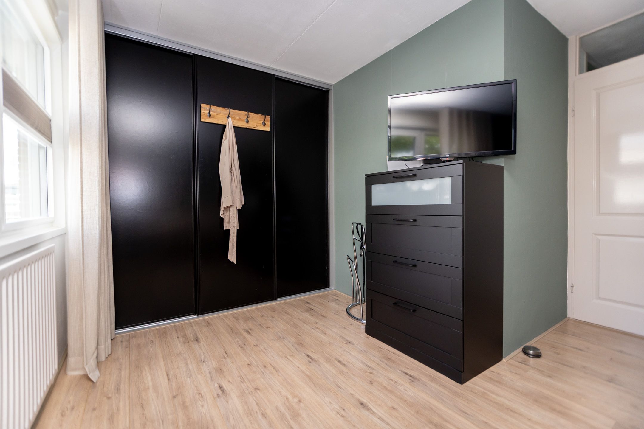 Fully renovated corner house with five bedrooms and energy label A near Hoorn — 33