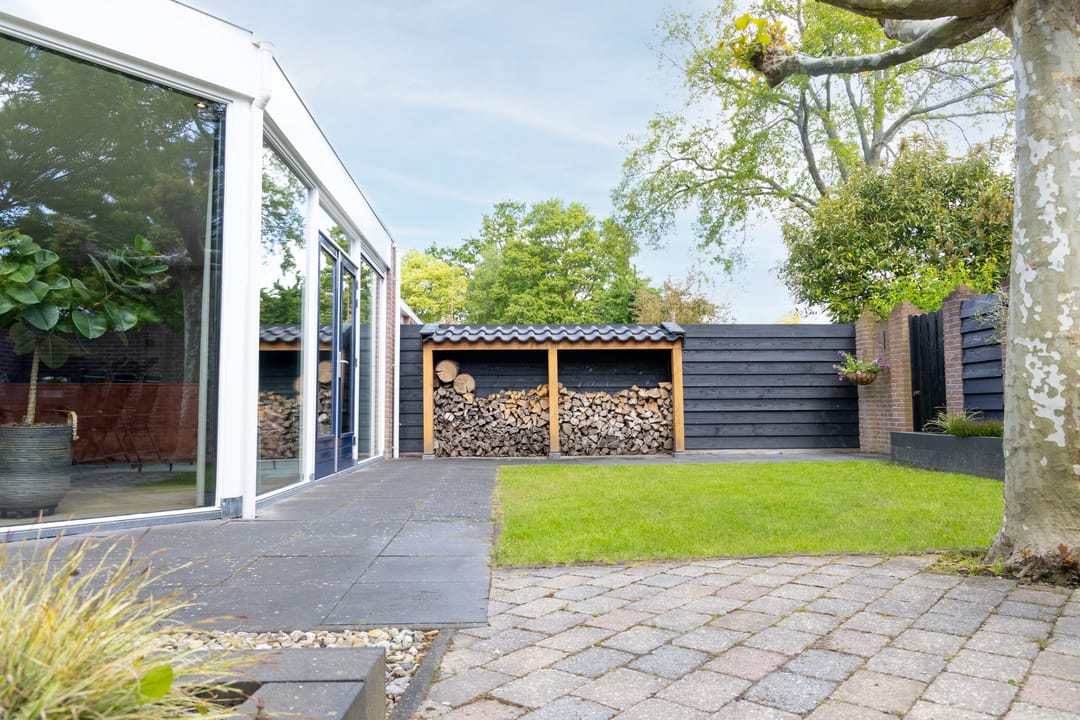 Fully renovated corner house with five bedrooms and energy label A near Hoorn — 46
