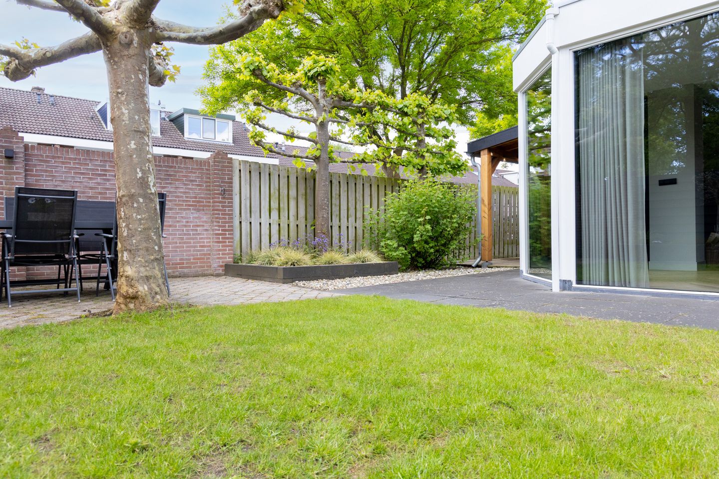 Fully renovated corner house with five bedrooms and energy label A near Hoorn — 49