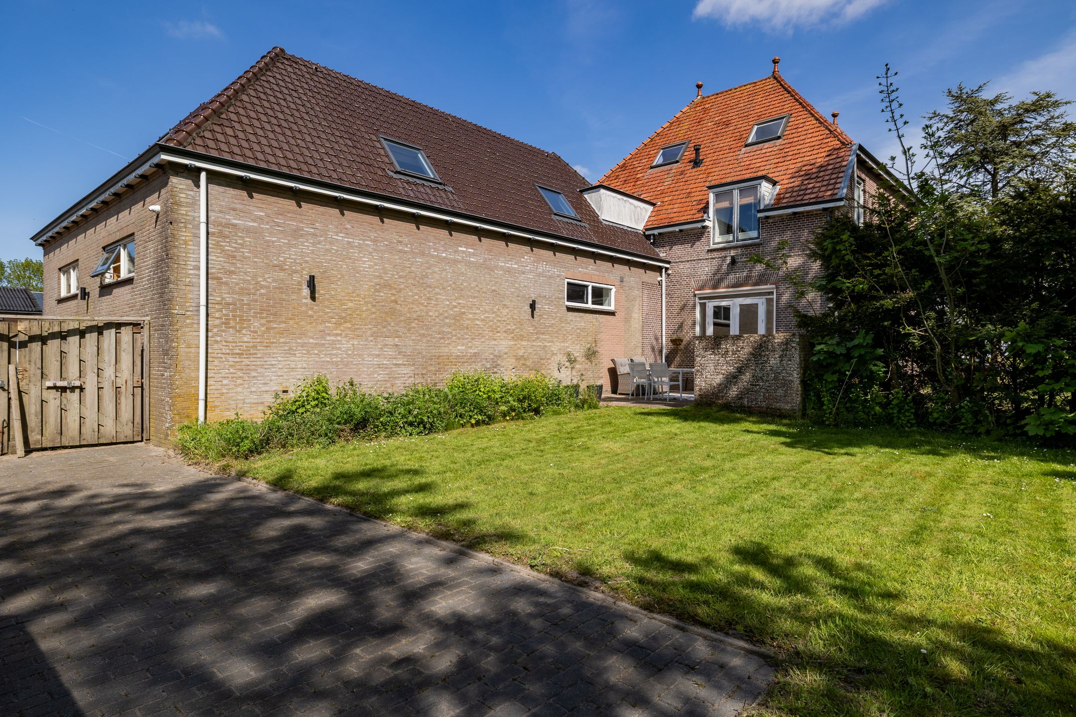 Spacious 1920s Detached Estate with Business Potential and Large Garden in Dirkshorn — 27
