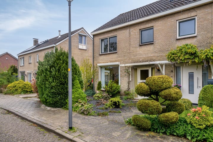 Twee-onder-één-kap te koop: Neptunusstraat 17, Borne