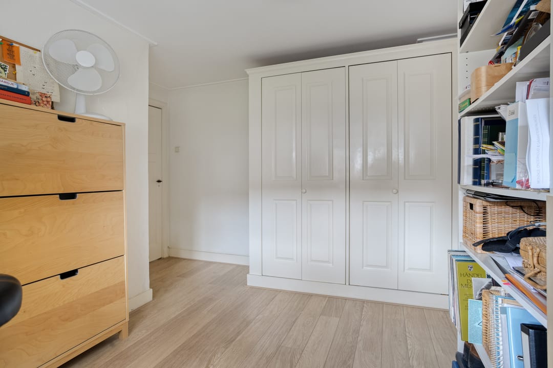 Characterful pre-war corner house near Plantagepark with scenic views and modern comforts — 23