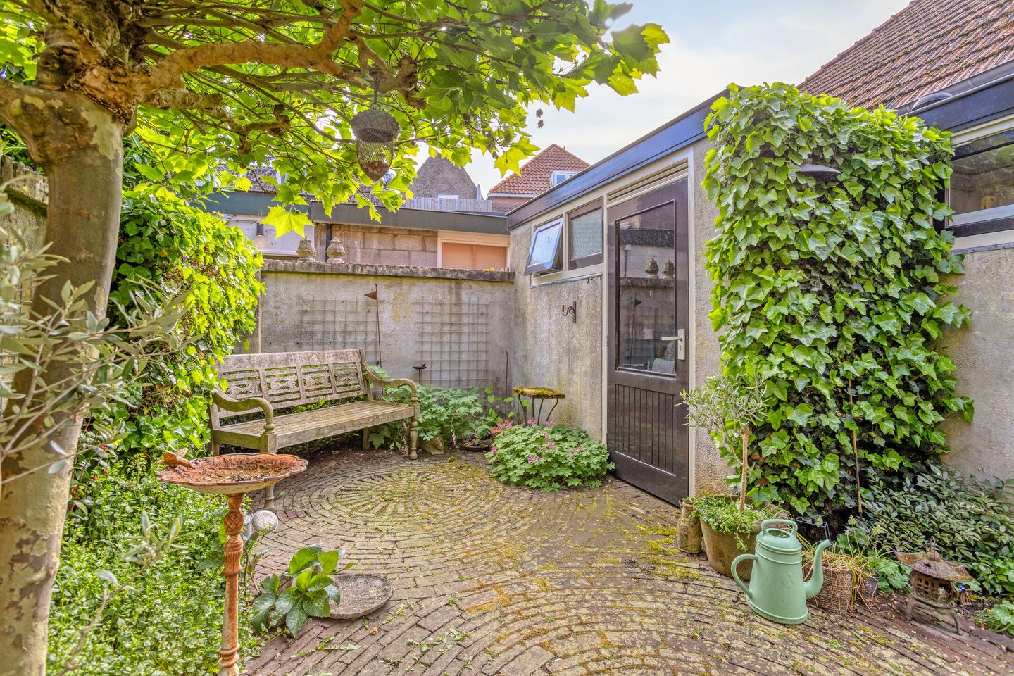 Characterful pre-war corner house near Plantagepark with scenic views and modern comforts — 29